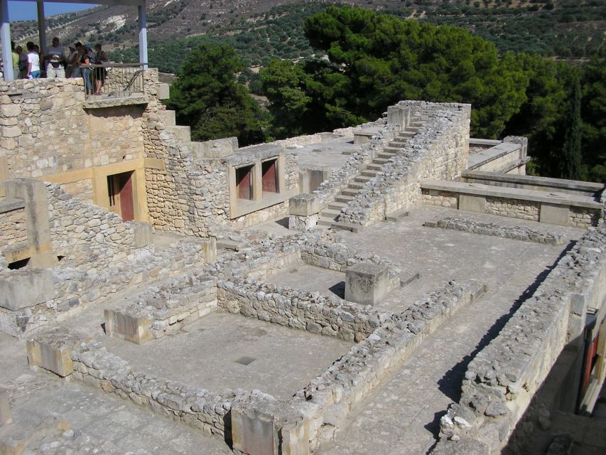 From Chania: Full-Day Heraklion Highlights Guided Tour - How the private and shared options differ