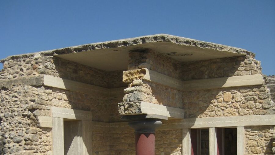 From Chania: Knossos Palace and Heraklion Full-Day Tour - The guide makes the ruins easier to read