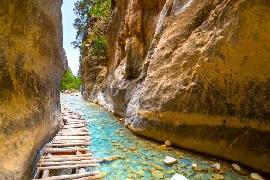 From Chania/Rethymno: Samariá Gorge Guided Hike with Pickup - The first descent: stairs, knees, and mountain views