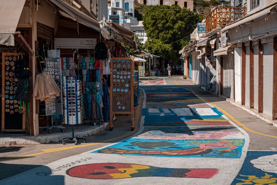 From Heraklion: Day Trip to Matala Hippie Beach and Caves - Guide service and languages