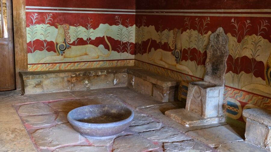 From Heraklion: Historical Center City Tour & Knossos Palace - Group size, languages, and guide quality