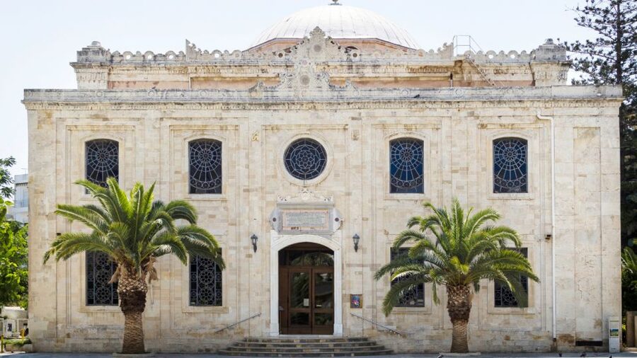 From Heraklion: Historical Center City Tour & Knossos Palace - Heat, crowds, and the practical side of the palace