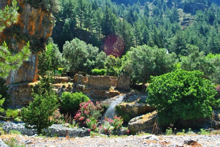 From Heraklion: Samaria Gorge & Agia Roumeli Hiking Day Trip - Why this Samaria Gorge trip is worth considering