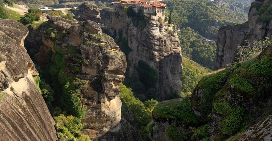 From Kalambaka or Kastraki: Midday Meteora Tour - The six surviving monasteries above the plain