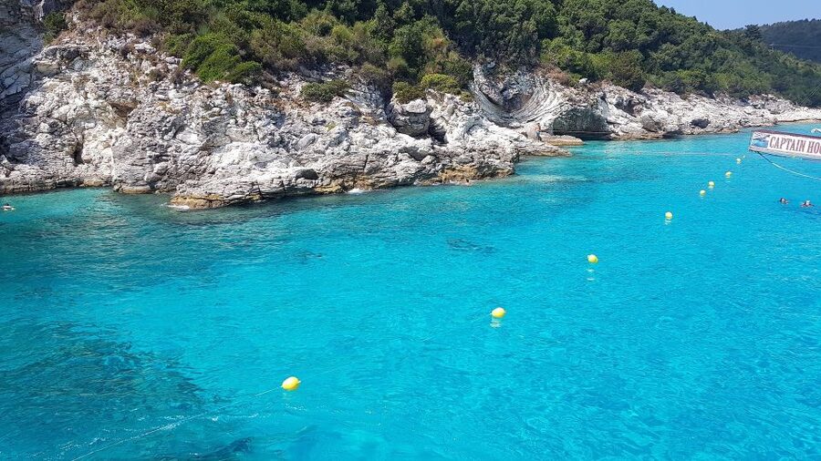 From Lefkimmi: Paxos, Antipaxos & Blue Caves Boat Tour - Sailing toward Antipaxos and Voutoumi Beach