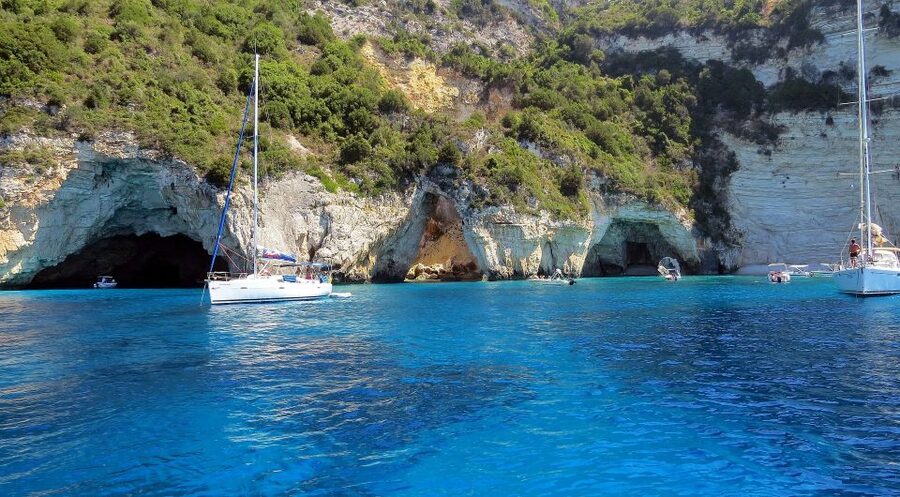 From Lefkimmi: Paxos, Antipaxos & Blue Caves Boat Tour - A large boat, not a private-style outing