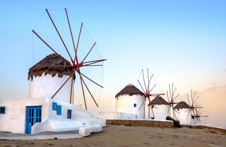 From Mykonos Cruise Port: Old Town Visit and Beach Getaway - Reaching Mykonos Town through the Old Port