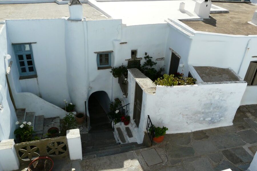 From Mykonos: Full-Day Trip to Tinos Island - Guide quality and group organization