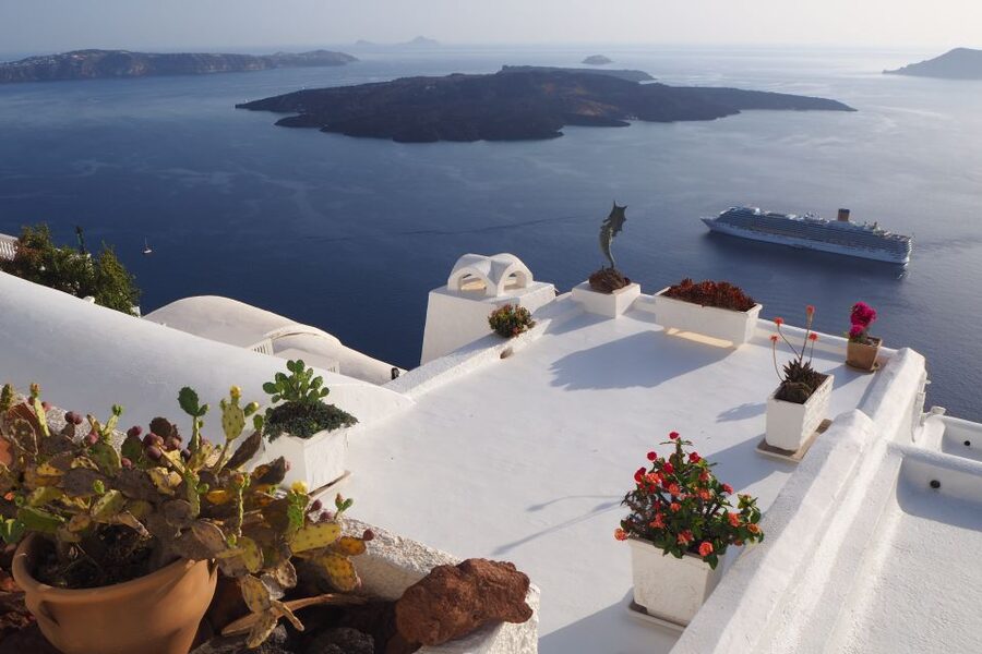 From Naxos: Full-Day Boat Trip to Santorini - Five and a half hours in Fira