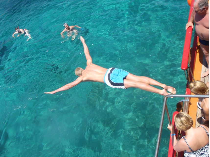 From Naxos: Koufonisia Boat Cruise and Rina's Cave w/ Lunch - Comfort, crowding, and the best place to sit