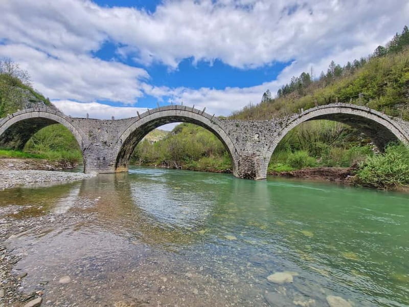 From Parga: Zagoria and Vikos Gorge Day Trip with Lunch - Oxia balcony and the first look at Vikos Gorge
