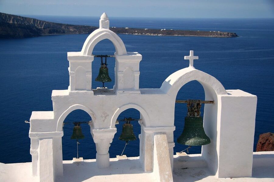 From Rethymno: Santorini Guided Tour and Cruise from Crete - The optional volcano cruise and its tradeoff