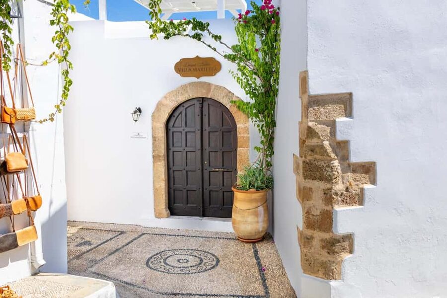 From Rhodes Town: Day Trip to Lindos - The Lindos viewpoint photo stop