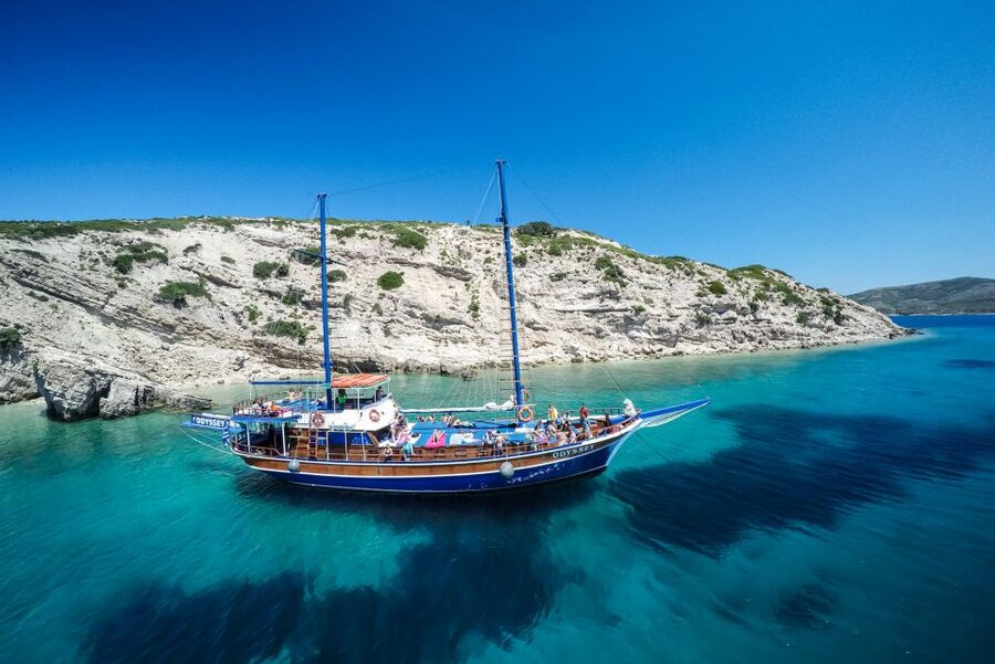 From the Port of Kos: Full Day Boat Cruise to 3 Islands - Boat comfort, music, and crowd levels