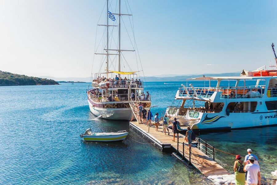 From Thessaloniki: Halkidiki Blue Lagoon Cruise with Lunch - A short walk through Ammouliani village