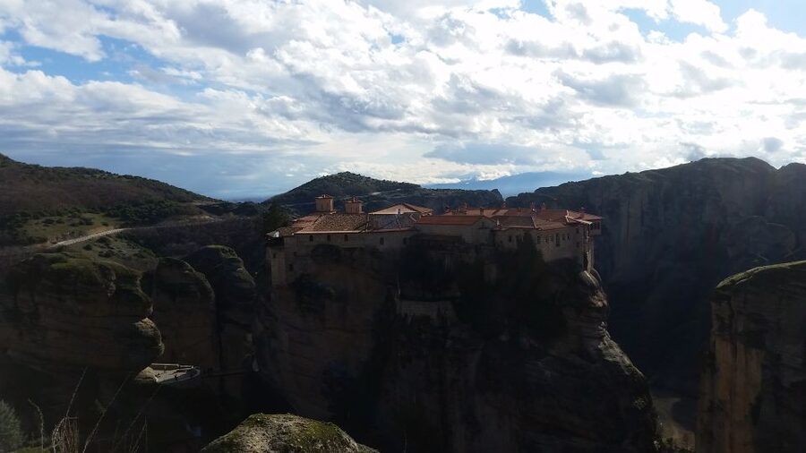 From Thessaloniki: Meteora Small Group Day Trip - The café stop breaks up the three-hour drive