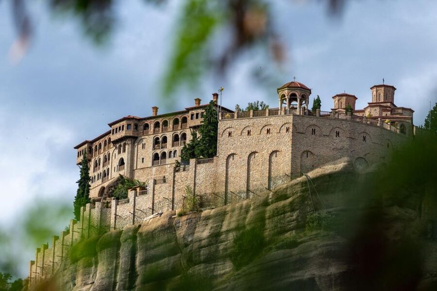 From Thessaloniki: Train Trip to Meteora & Monastery Tour - Seeing all six monasteries from the road