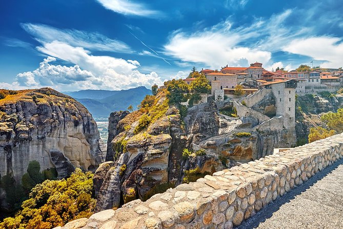 Full-Day Trip to Meteora from Thessaloniki - The road to Meteora and the first view of the rocks