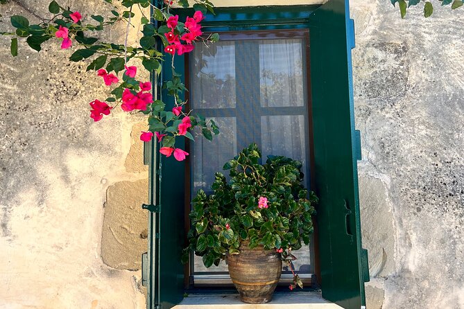 Gastronomy tour and wine tasting in traditional villages - Lunch beside Lake Kournas