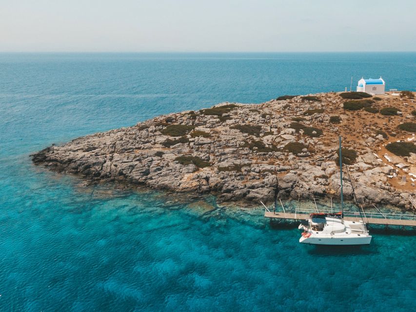 Heraklion: Dia Island Catamaran Cruise with Dinner and Wine - Dinner onboard, with Cretan flavors
