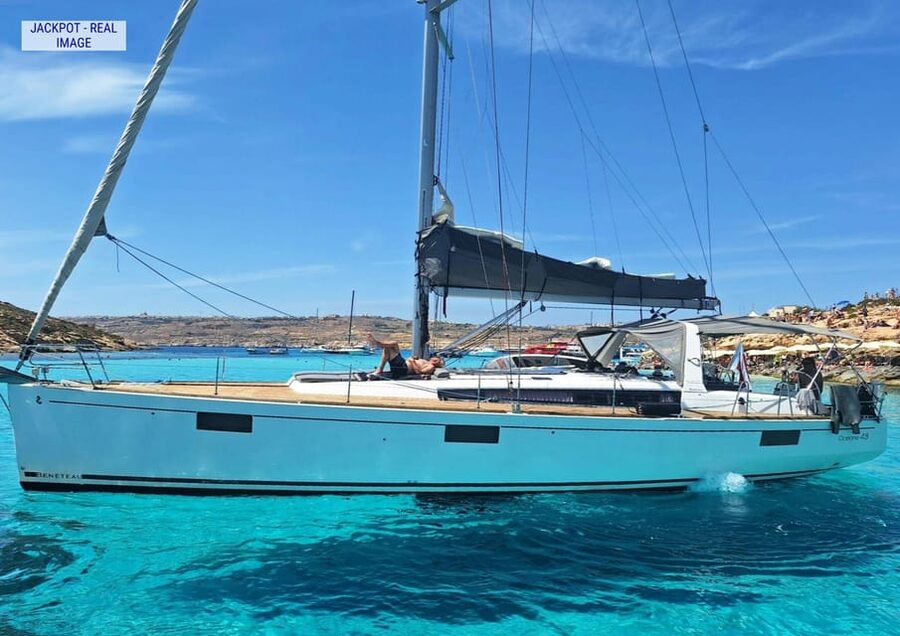 Heraklion: Dia Island Luxury Sailing Trip with Meal & Drinks - Lunch, fruit, and drinks on deck