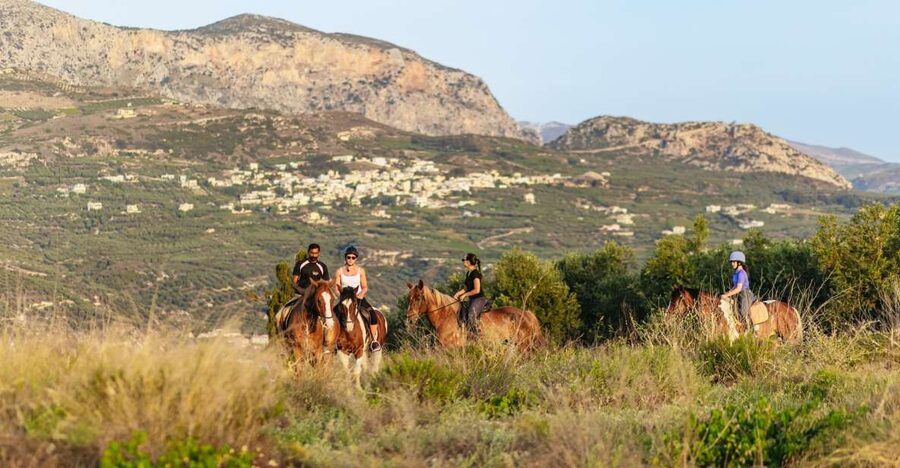 Heraklion: Finikia Horse Riding Tour with Lunch or Dinner - Two hours through the Finikia hills