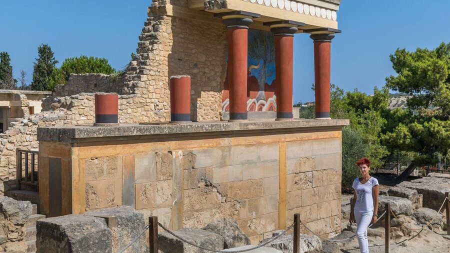 Heraklion: Knossos Private Guided Tour & Skip-the-Line Entry - The throne of Minos and the royal rooms