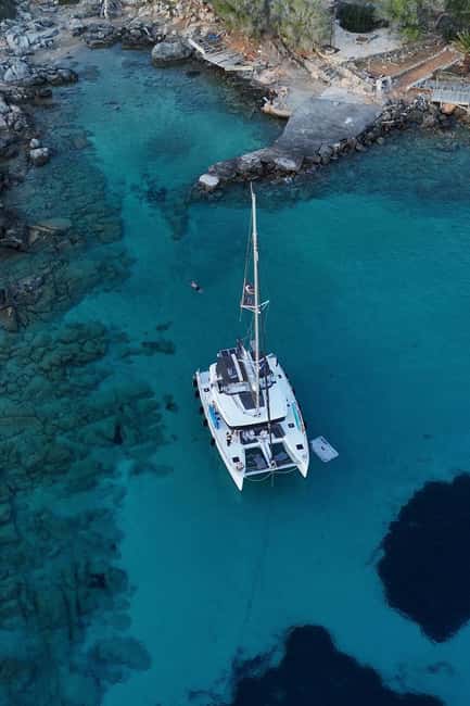 Heraklion Luxury Catamaran Dia Isla -Gourmet Lunch Top Rated - Setting sail beside Heraklion’s Koules Fortress