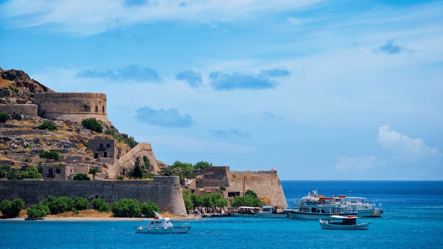 Heraklion: Spinalonga and Agios Nikolaos Cruise with Lunch - Boarding the boat in Agios Nikolaos
