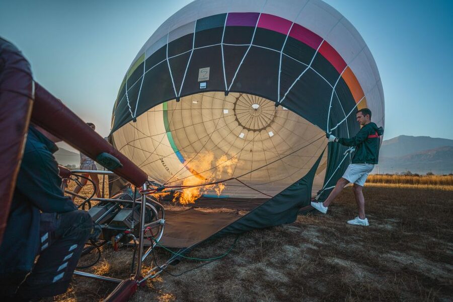 Heraklion: Sunrise Balloon Flight & Sunset Catamaran Cruise - Starting before sunrise on the Lassithi Plateau