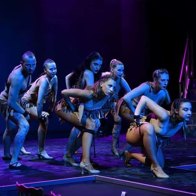 Hersonissos: Alar Spectacular Dinner Show - A high-energy night in Hersonissos