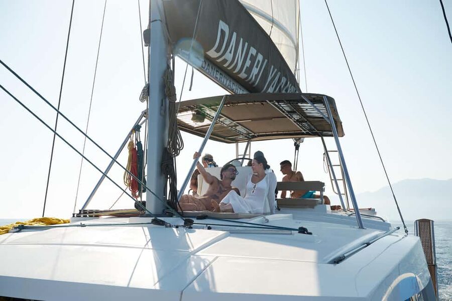 Hersonissos: Catamaran Sailing Trip to Dia Island with Lunch - The Return Sail to Hersonissos