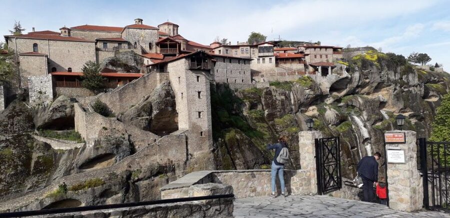 Kalabaka: Meteora Monasteries Minibus Tour with Photo Stops - What the minibus adds to the experience