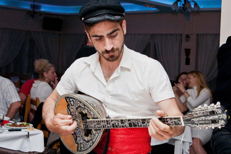 Kamari: Greek Show, Buffet Dinner, and Drinks at Dimitris - Booking and cancellation details