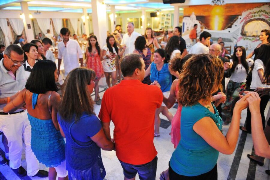 Kamari: Greek Show, Buffet Dinner, and Drinks at Dimitris - Is $71 good value?