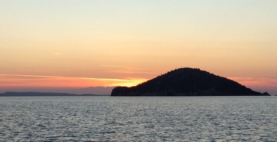 Kassandra: Sunset Sailing Boat Tour of Secluded Coves - The crew and the tone onboard