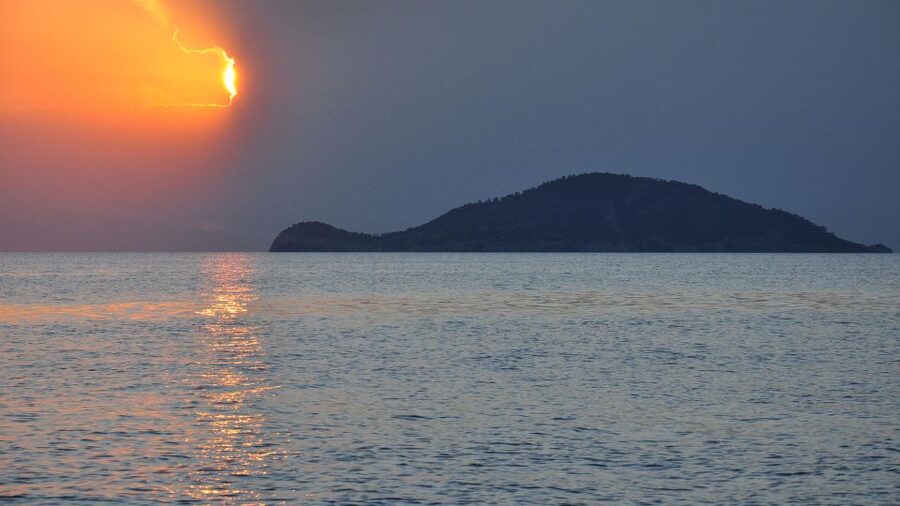 Kassandra: Sunset Sailing Boat Tour of Secluded Coves - Who will get the most from this trip?
