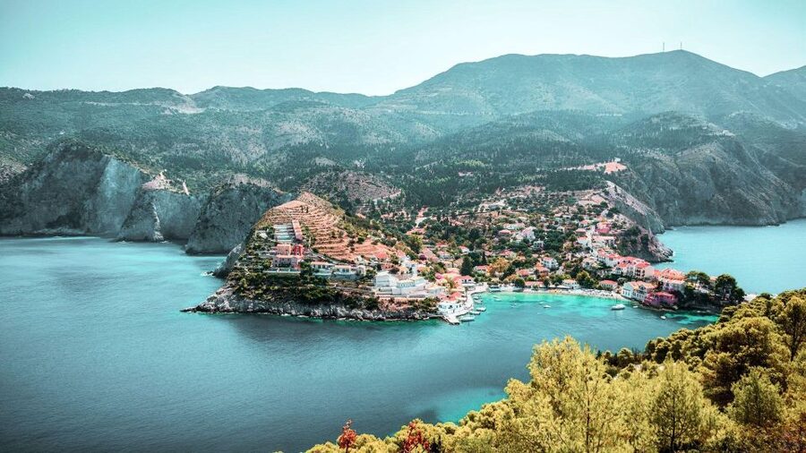Kefalonia: Assos and Fiscardo Island Day Tour - Assos, one hour in a picture-perfect village