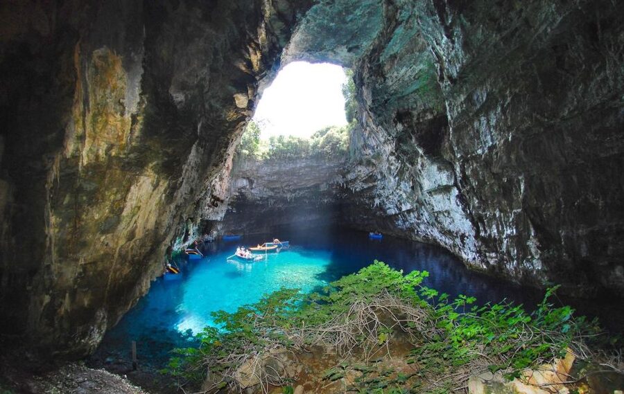 Kefalonia: Assos and Fiscardo Island Day Tour - Guides, drivers, and the value of the group format