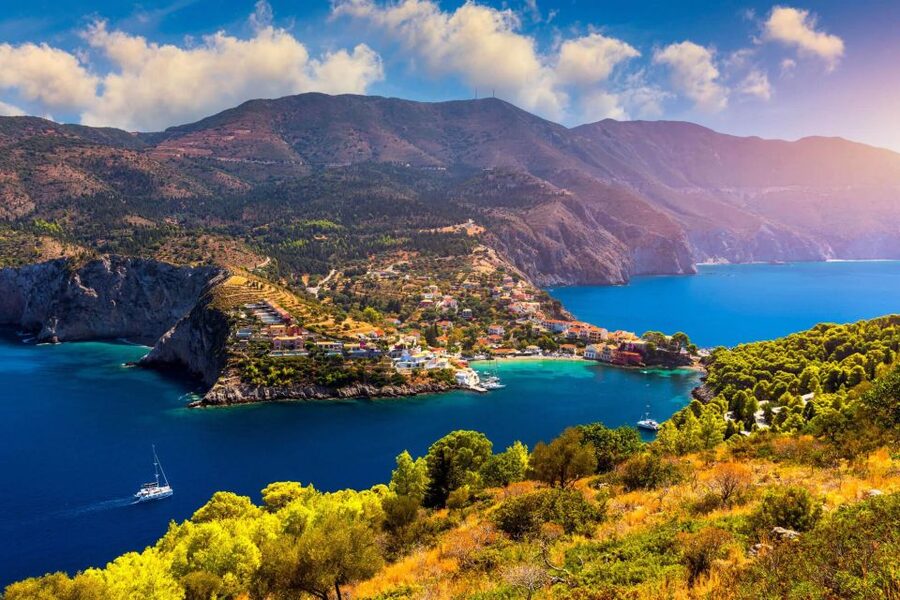 Kefalonia: Island Highlights Bus and Boat Tour with Lunch - Fiskardo, lunch, and time beside the harbor
