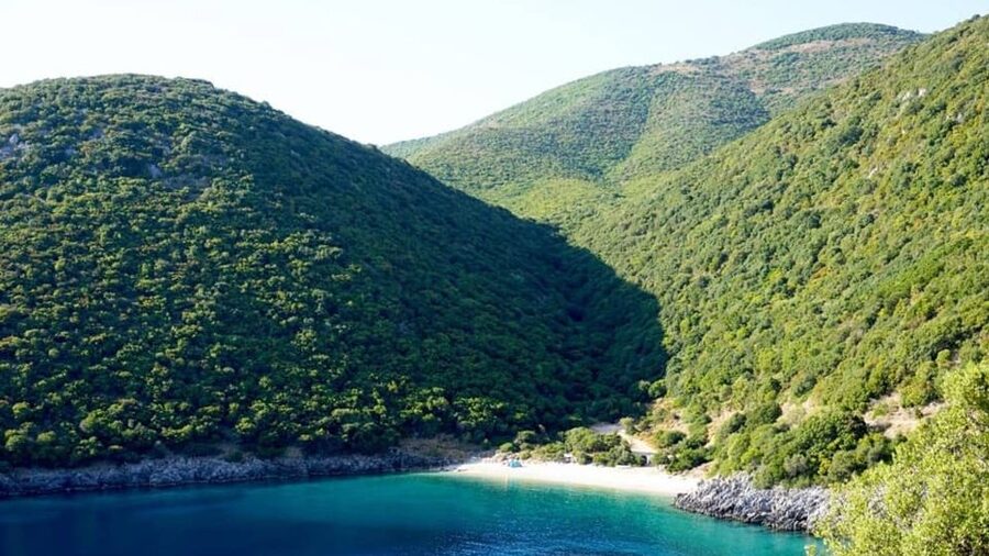 Kefalonia: Island Highlights Bus and Boat Tour with Lunch - Assos and the Venetian castle setting