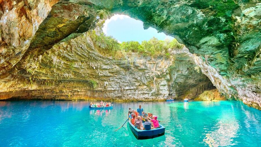 Kefalonia: Wine Tasting, Melissani, Drogarati & Fiscardo - Robola Winery turns a short tasting into a local lesson