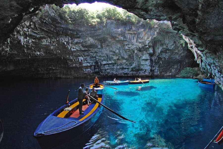 Kefalonia: Wine Tasting, Melissani, Drogarati & Fiscardo - Transport, pickup, and the nine-hour rhythm