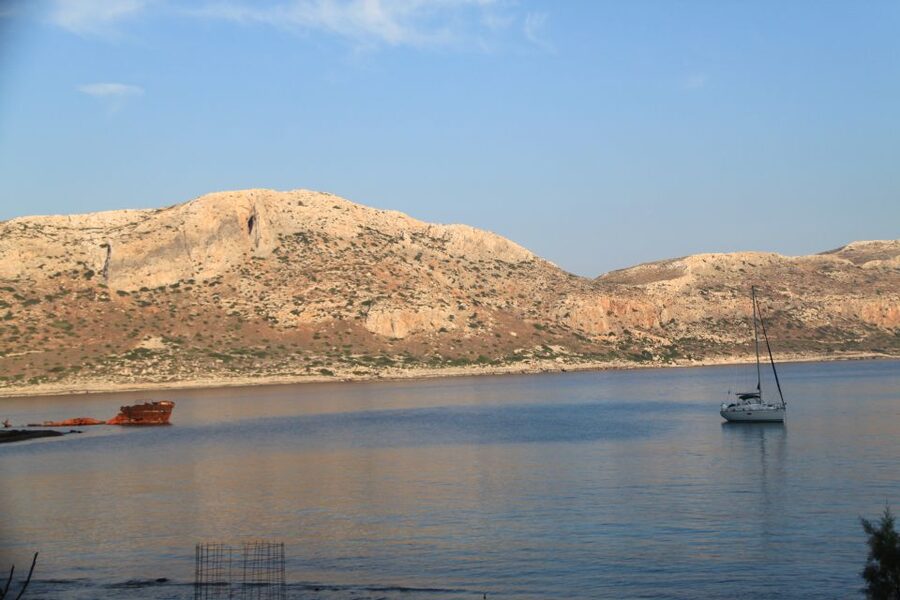 Kissamos: Balos and Gramvousa Private Sailing Trip with Meal - What the boat adds to the day