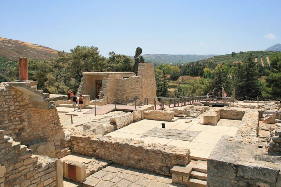 Knossos Palace guided tour - Heraklion City tour + market - Should you add the Archaeological Museum?