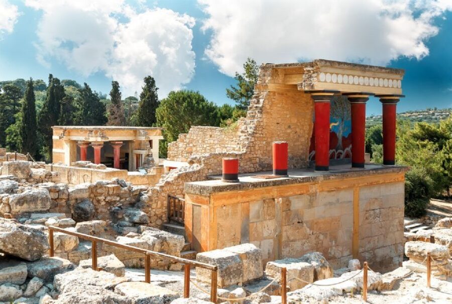 Knossos Palace, Museum & Heraklion City Tour From Chania - Entering the Palace of Knossos