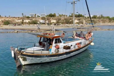 Kolymbia: Day Cruise to Lindos with 2 swimming stops