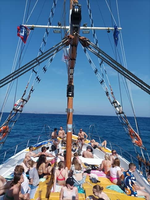 Kos: 3-Island Cruise with Lunch and Hotel Transfer - Watching for dolphins