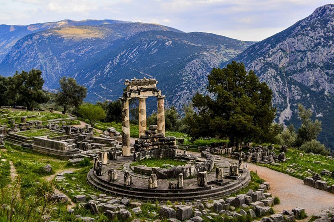 Mercedes Private Tour to Delphi and Arachova - Arachova brings shops, views, and a change of pace