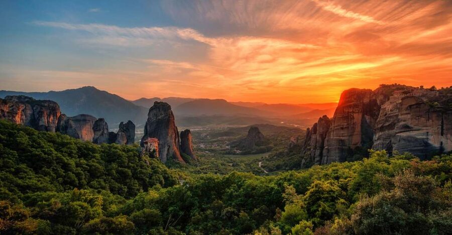 Meteora: Guided Sunset Tour with Monasteries & Caves Visit - What the $35 price really covers